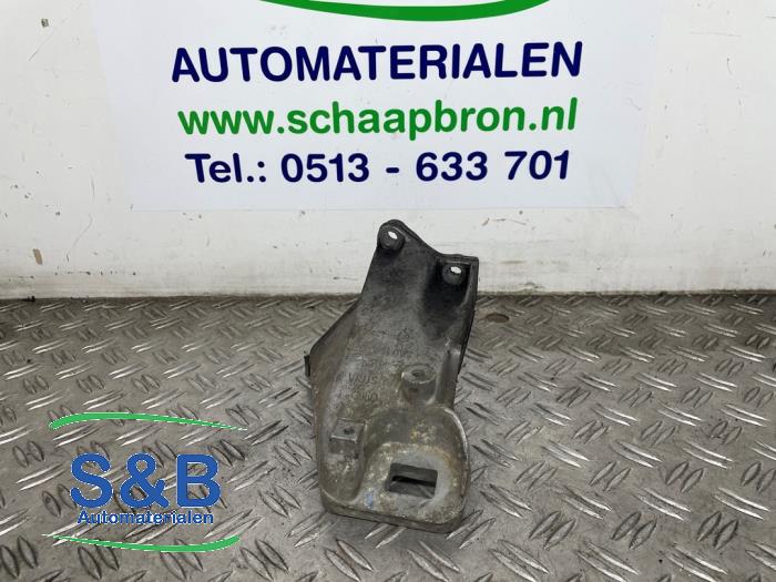 Usagé Support moteur Audi 80 (B4) 2.0 E Prix € 29,00 Règlement à la marge proposé par Schaap & Bron
