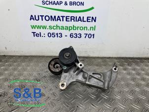 Spanrolle multiriem van een Volkswagen Transporter T4 2.4 D 1998