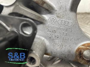 Spanrolle multiriem van een Volkswagen Transporter T4 2.4 D 1998