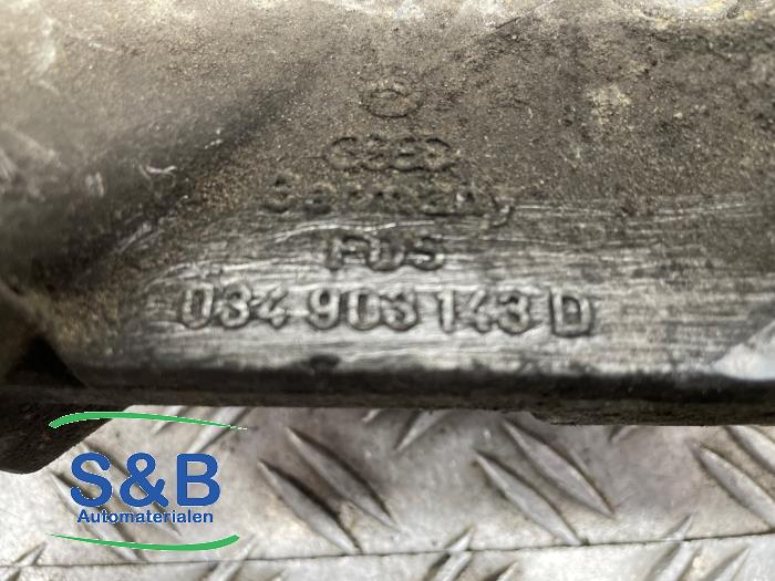 Support dynamo bas d'un Audi Cabrio (B4) 2.3 E 1989