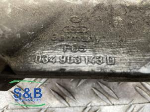 Support dynamo bas d'un Audi Cabrio (B4) 2.3 E 1989