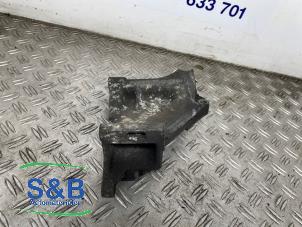 Support dynamo bas d'un Audi Cabrio (B4) 2.3 E 1989