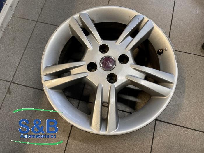 Używane Obrecz Fiat Grande Punto (199) 1.2 Cena € 55,00 Procedura marży oferowane przez Schaap & Bron