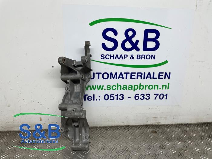 Usagé Support dynamo bas Volkswagen Golf IV (1J1) 2.3 V5 GTI Prix € 45,00 Règlement à la marge proposé par Schaap & Bron