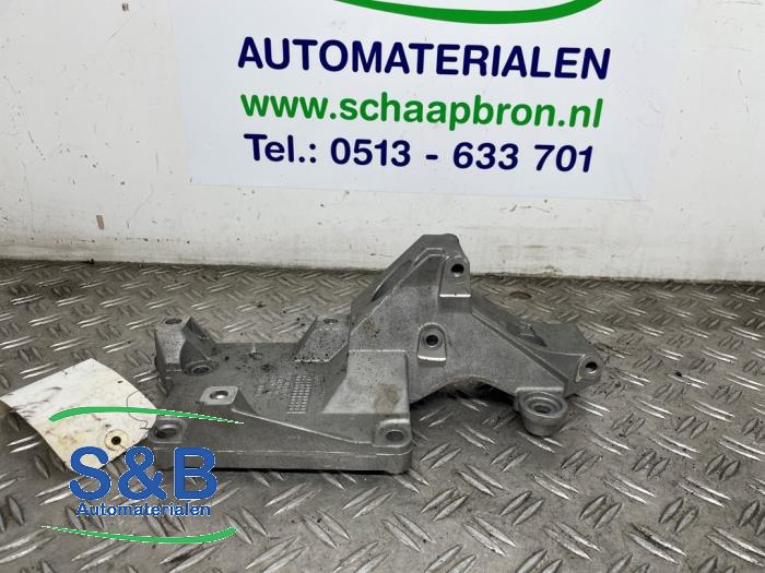 Usagé Support dynamo haut Seat Ibiza III (6L1) 1.9 TDI FR Prix € 65,00 Règlement à la marge proposé par Schaap & Bron