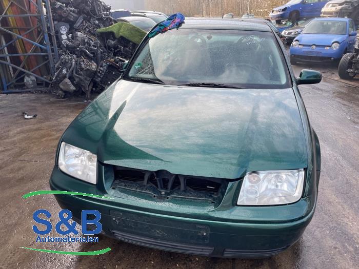 Używane Maska Volkswagen Bora (1J2) 2.3 V5 Cena € 75,00 Procedura marży oferowane przez Schaap & Bron