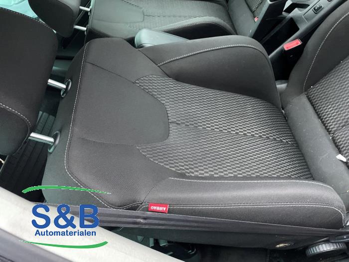 Używane Fotel prawy Seat Exeo ST (3R5) 2.0 TSI 16V Cena € 75,00 Procedura marży oferowane przez Schaap & Bron