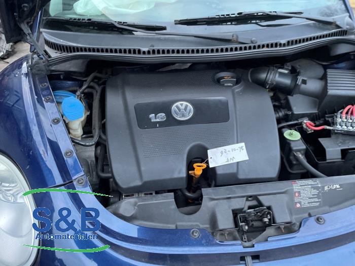 Motor van een Volkswagen New Beetle (1Y7) 1.6 2005