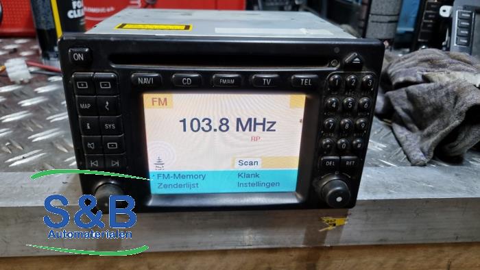 Używane Radio Mercedes ML I (163) 270 2.7 CDI 20V Cena € 169,00 Procedura marży oferowane przez Schaap & Bron