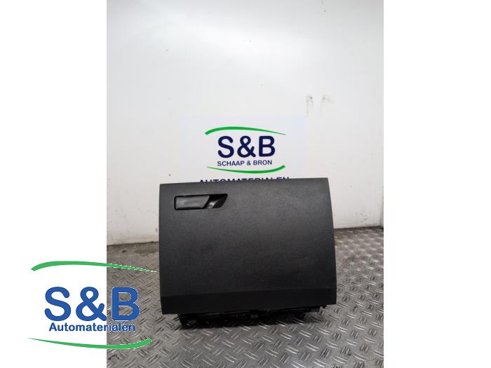 Begagnade Handskfack Seat Leon (5FB) 1.6 TDI Ecomotive 16V Pris € 49,99 Marginaltabell erbjuds av Schaap & Bron