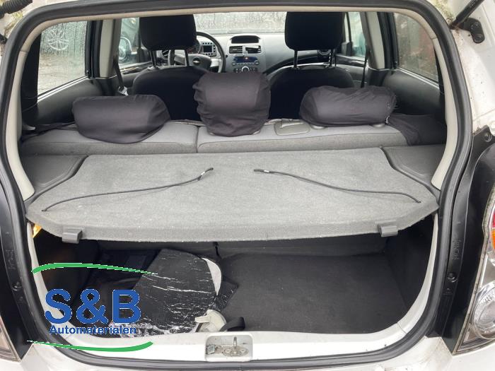 Begagnade Hatthylla Chevrolet Spark (M300) 1.0 16V Bifuel Pris € 40,00 Marginaltabell erbjuds av Schaap & Bron