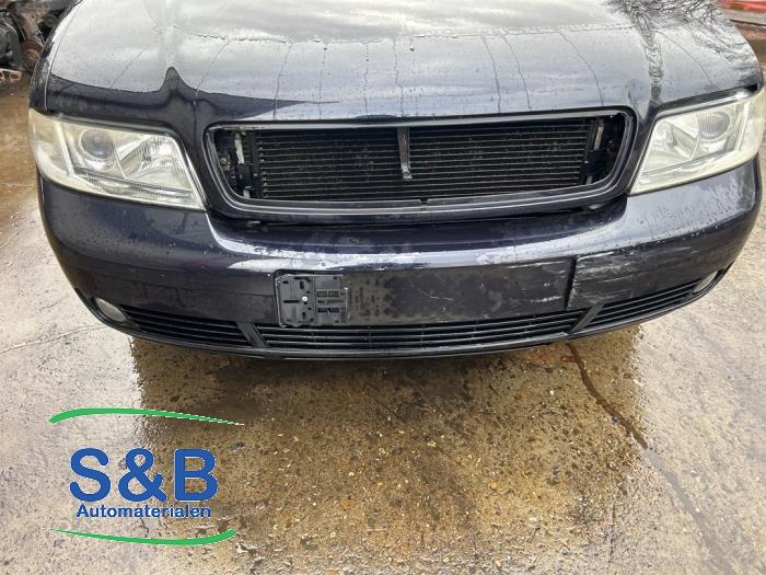 Usados Parachoques Audi A4 (B5) 1.6 Precio € 75,00 Norma de margen ofrecido por Schaap & Bron