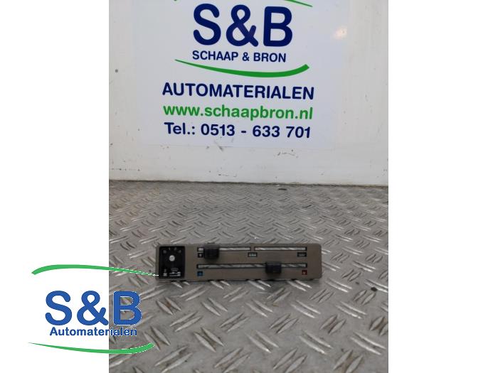 Używane Panel climatronic Volkswagen Golf I (17) 1.6 D,LD,GLD Cena € 19,99 Procedura marży oferowane przez Schaap & Bron