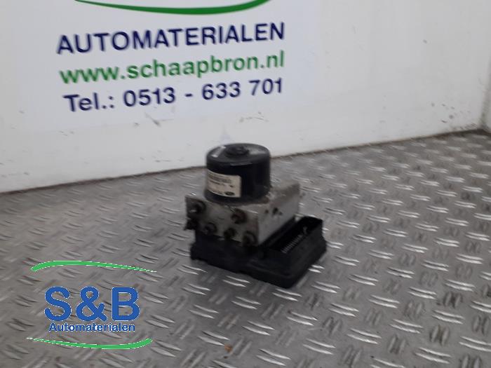 Używane Pompa ABS Ford Focus 1 Wagon 1.6 16V Cena € 75,00 Procedura marży oferowane przez Schaap & Bron