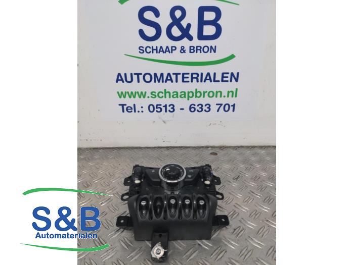 Usagé Commande chauffage Mini Mini (R56) 1.6 16V One Prix € 39,99 Règlement à la marge proposé par Schaap & Bron