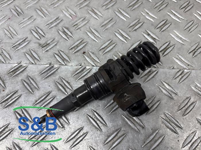 Usagé Injecteurs Volkswagen Caddy III (2KA,2KH,2CA,2CH) 2.0 SDI Prix € 150,00 Règlement à la marge proposé par Schaap & Bron