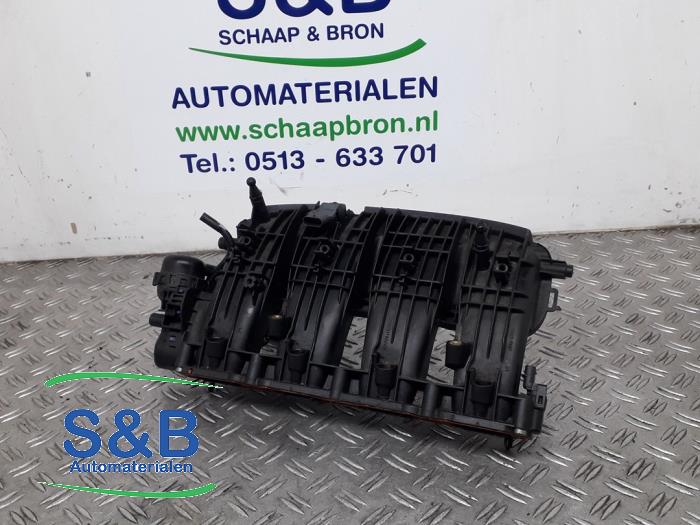Używane Kolektor dolotowy Volkswagen Polo VI (AW1) 2.0 GTI Cena € 150,00 Procedura marży oferowane przez Schaap & Bron