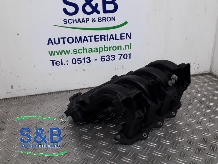 Begagnade Insugsrör Renault Clio III (BR/CR) 1.2 16V 75 Pris € 30,00 Marginaltabell erbjuds av Schaap & Bron
