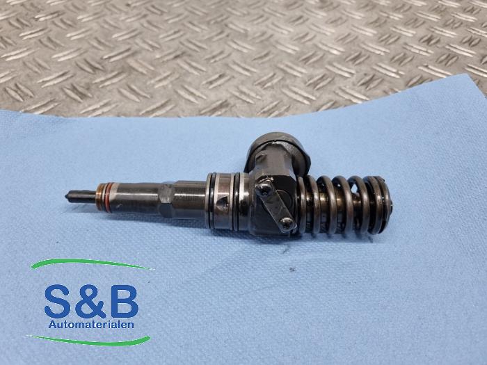 Usagé Injecteurs Volkswagen Transporter T5 2.5 TDi Prix € 139,99 Règlement à la marge proposé par Schaap & Bron