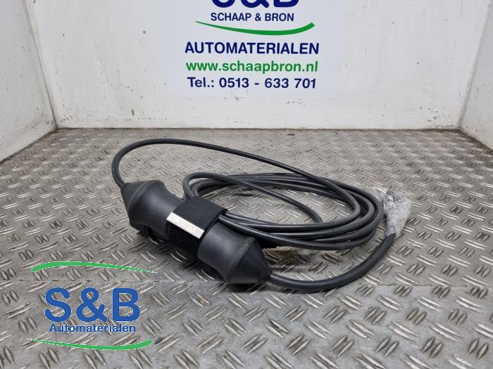 Usados Cable de carga vehículo híbrido Volvo XC40 (XZ) Recharge Twin 78 kWh Precio € 199,99 Norma de margen ofrecido por Schaap & Bron