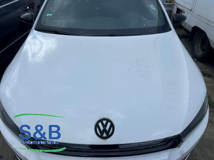 Używane Maska Volkswagen Scirocco (137/13AD) 1.4 TSI 160 16V Cena € 425,00 Procedura marży oferowane przez Schaap & Bron
