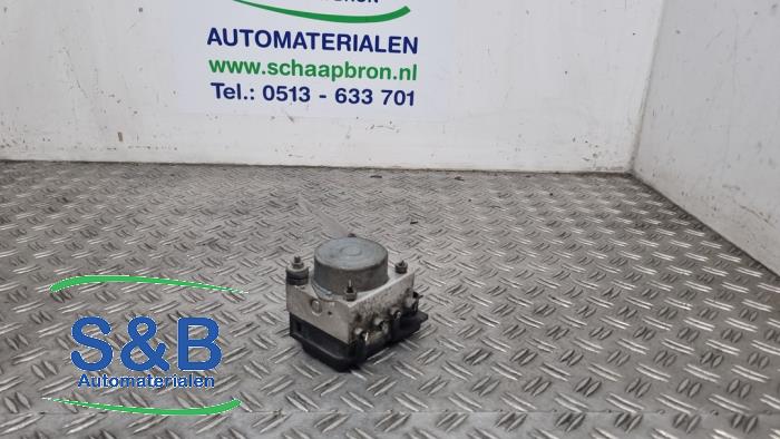 Używane Pompa ABS Renault Clio III Estate/Grandtour (KR) 1.5 dCi 85 Cena € 29,99 Procedura marży oferowane przez Schaap & Bron