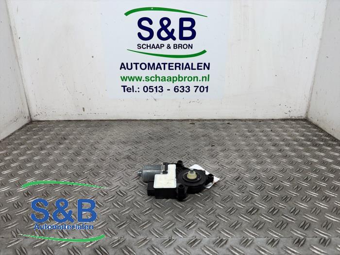 Usados Motor de ventanilla de puerta Volkswagen Polo VI (AW1) 1.0 TSI 12V Precio € 49,99 Norma de margen ofrecido por Schaap & Bron