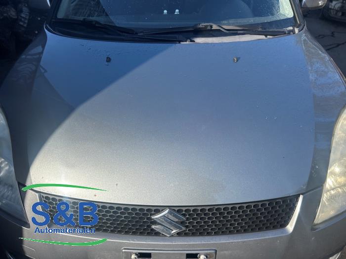 Używane Maska Suzuki Swift (ZA/ZC/ZD1/2/3/9) 1.5 VVT 16V Cena € 99,00 Procedura marży oferowane przez Schaap & Bron