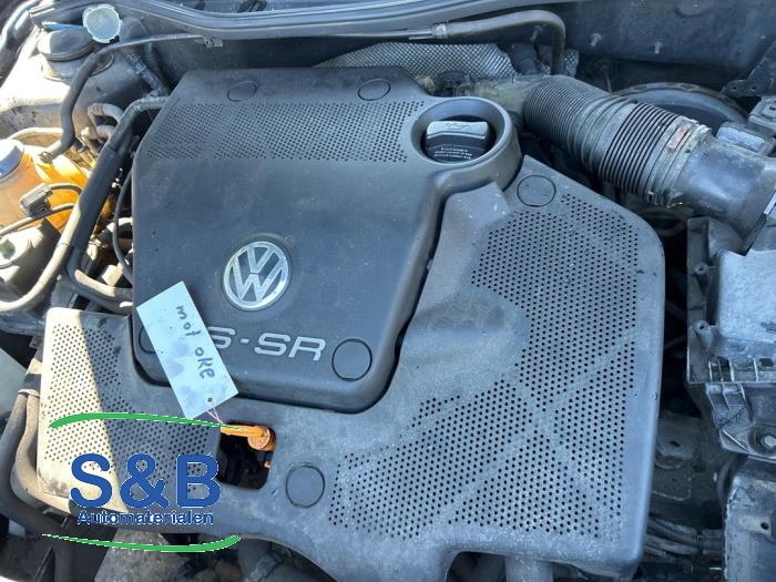 Motor van een Volkswagen Golf IV (1J1) 1.6 2000