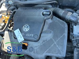 Motor van een Volkswagen Golf IV (1J1) 1.6 2000