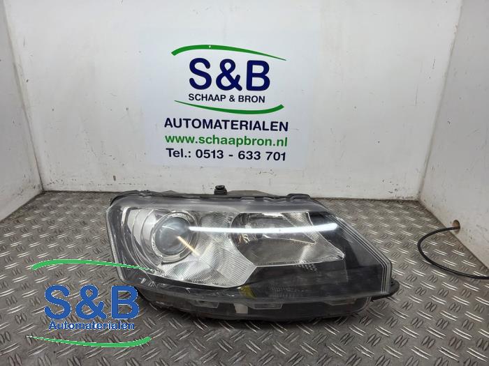 Używane Reflektor prawy Skoda Rapid 1.2 TSI Cena € 375,00 Procedura marży oferowane przez Schaap & Bron