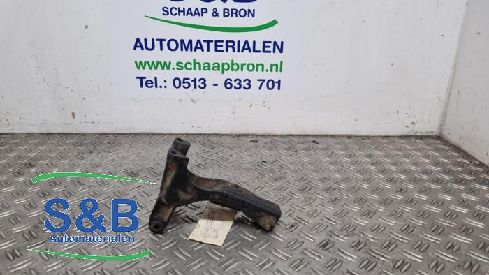 Usagé Support dynamo bas Volkswagen Golf I (17) 1.6 D,LD,GLD Prix € 74,99 Règlement à la marge proposé par Schaap & Bron