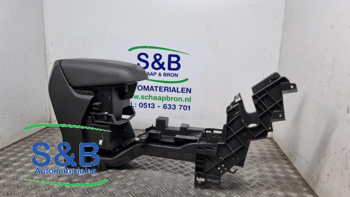 Używane Podlokietnik Ford Kuga II (DM2) 1.5 EcoBoost 16V 120 Cena € 39,99 Procedura marży oferowane przez Schaap & Bron