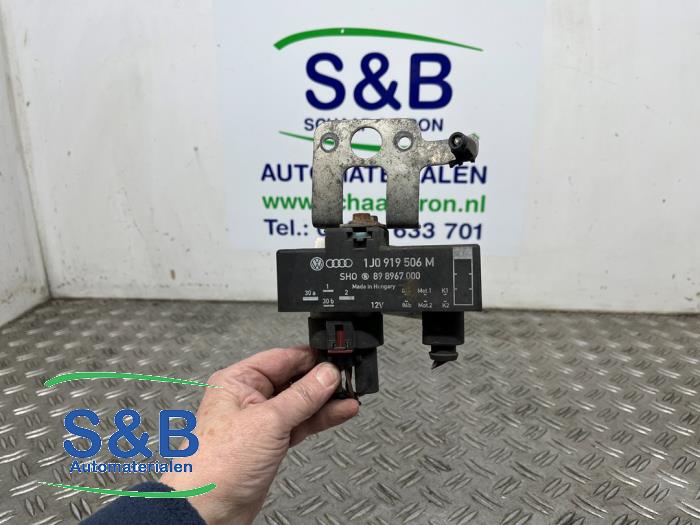 Używane Modul wentylator Volkswagen Polo V (6R) 1.4 16V Cena € 15,00 Procedura marży oferowane przez Schaap & Bron