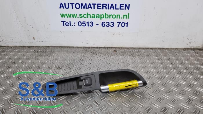 Usados Interruptor de ventanilla eléctrica Ford Kuga II (DM2) 1.5 EcoBoost 16V 120 Precio € 39,99 Norma de margen ofrecido por Schaap & Bron
