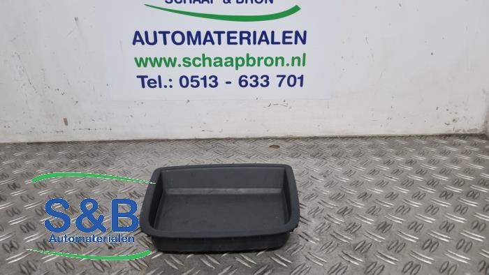 Używane Schowek Volkswagen Golf Plus (5M1/1KP) 1.9 TDI 105 Cena € 14,99 Procedura marży oferowane przez Schaap & Bron
