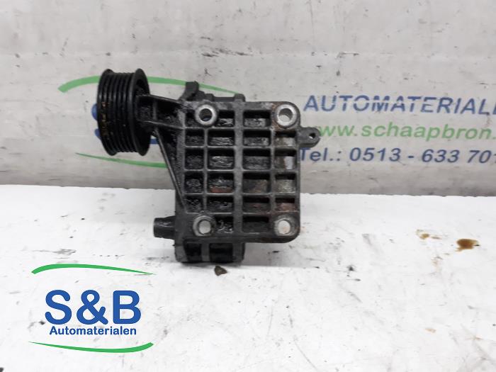 Usagé Support dynamo haut Audi Q5 (8RB) 3.0 TDI V6 24V Quattro Prix € 20,00 Règlement à la marge proposé par Schaap & Bron