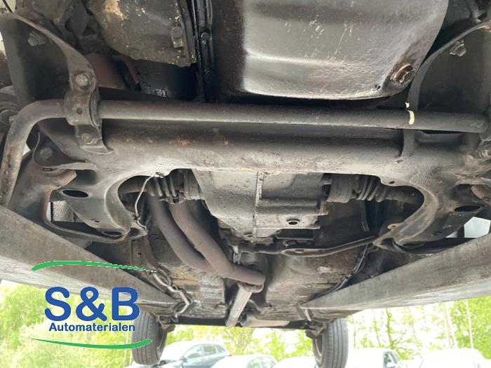 Usados Subchasis Volkswagen Passat (32B) 1.8 GL Precio € 199,00 Norma de margen ofrecido por Schaap & Bron