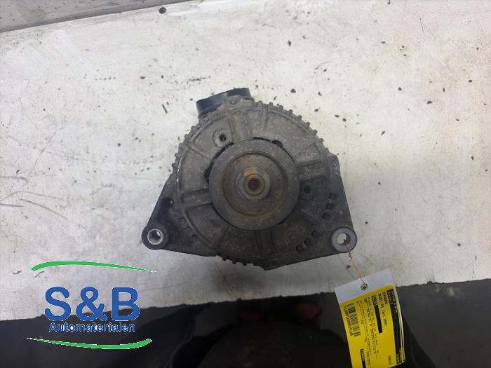 Dynamo van een Audi A4 (B5) 2.6 E V6 2000