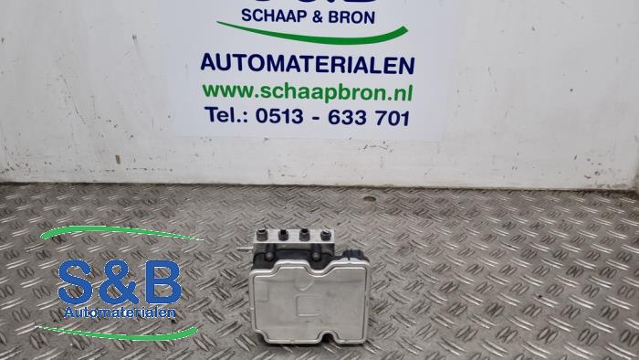 Used ABS pump Peugeot 208 II (UB/UH/UP) e-208 50 kWh Price € 385,00 Margin scheme offered by Schaap & Bron