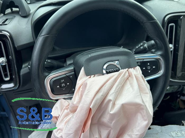 Używane Kierownica Volvo XC40 (XZ) Single Motor Extended Range 82 kWh Cena € 400,00 Procedura marży oferowane przez Schaap & Bron