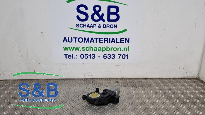 Usados Motor de ventanilla de puerta Seat Ibiza IV (6J5) 1.2 TDI Ecomotive Precio € 40,00 Norma de margen ofrecido por Schaap & Bron