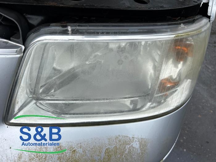 Używane Reflektor lewy Volkswagen Transporter T5 2.5 TDi Cena € 30,00 Procedura marży oferowane przez Schaap & Bron