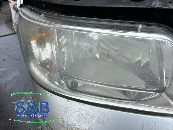 Gebrauchte Scheinwerfer rechts Volkswagen Transporter T5 2.5 TDi Preis € 30,00 Margenregelung angeboten von Schaap & Bron