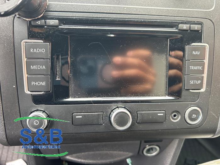 Używane Radio Volkswagen Caddy III (2KA,2KH,2CA,2CH) 1.6 TDI 16V Cena € 99,00 Procedura marży oferowane przez Schaap & Bron