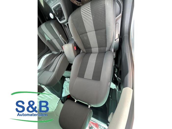 Używane Fotel prawy Volkswagen Golf Plus (5M1/1KP) 1.4 TSI 122 16V Cena € 80,00 Procedura marży oferowane przez Schaap & Bron