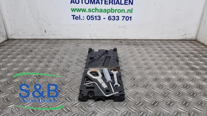 Używane Zestaw narzedzi BMW Mini (R50/53) 1.6 16V Cooper S Cena € 39,99 Procedura marży oferowane przez Schaap & Bron