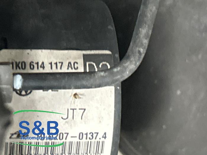 Used ABS pump Volkswagen Caddy III (2KA,2KH,2CA,2CH) 2.0 Ecofuel Price € 45,00 Margin scheme offered by Schaap & Bron