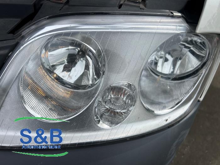 Używane Reflektor lewy Volkswagen Caddy III (2KA,2KH,2CA,2CH) 2.0 Ecofuel Cena € 49,99 Procedura marży oferowane przez Schaap & Bron