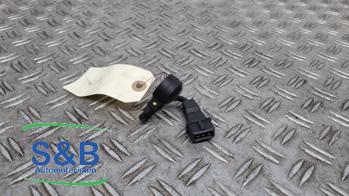 Klopfsensor van een Volkswagen Golf IV (1J1) 1.6 1999